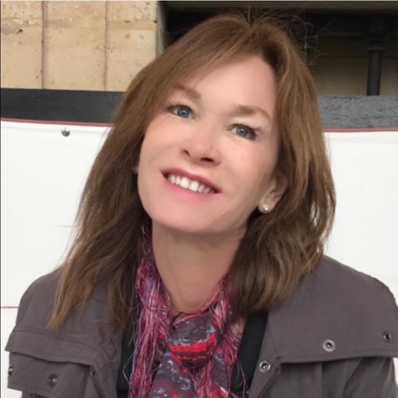 Hi and Welcome to My Closet 💜 - Picture 2 of 12